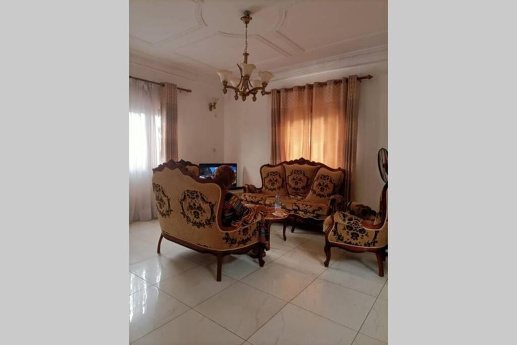 Résidence Jeanne à Yaoundé Messamengo . Duplex Exterior foto
